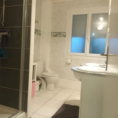La Vallee, Spacieuse Maison 6 Chambres, Holiday home